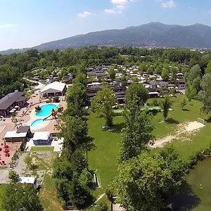 Holiday Chalets Camping Class Hotel